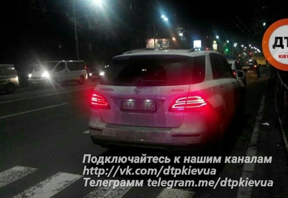 У Києві на пішоходному переході водій збив трьох дітей