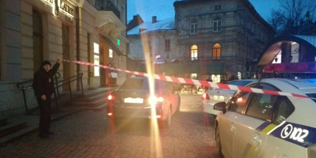 Во Львове объявили масштабную эвакуацию – заминировано 4 торговых центра (ФОТО)