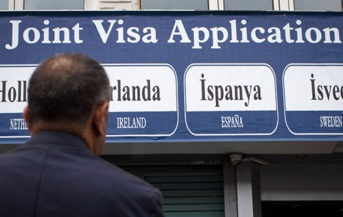 Bloomberg: Европа жульничает, обещая открыть границы