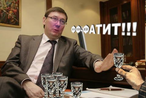 В РАЗГАР РАБОЧЕГО ДНЯ ПЯТНИЦЫ ГЕНПРОКУРОРА ЗАСТУКАЛИ В СТОЛИЧНОМ РЕСТОРАНЕ