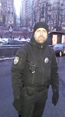 Киевские полицейские не пустили фронтовика-инвалида на концерт в городской администрации