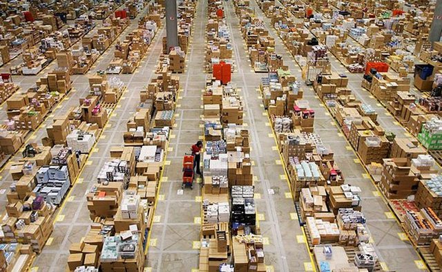 Таможенный лимит до 22 евро за посылку: убить "тень" или похоронить конкуренцию