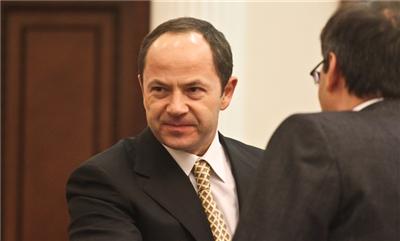 Универсальный банкир. Тигипко поможет грекам покинуть Украину