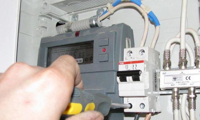 Как в Украине платить за электроэнергию на 50% меньше