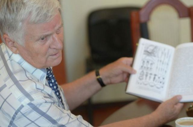 Блогер: Наконец произошло. Под зад коленом дали еще одному украинофобу