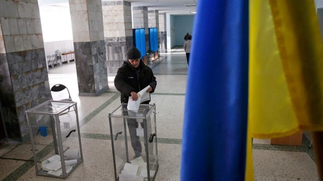 Подозрительные добровольцы караулили порядок на выборах