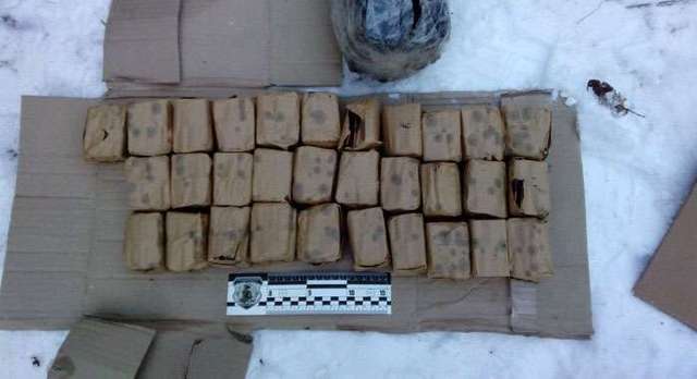 На Ивано-Франковщине обнаружен тайник с арсеналом боеприпасов (ФОТО)