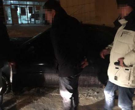 Таможенник обложил данью водителей машин с иностранной регистрацией