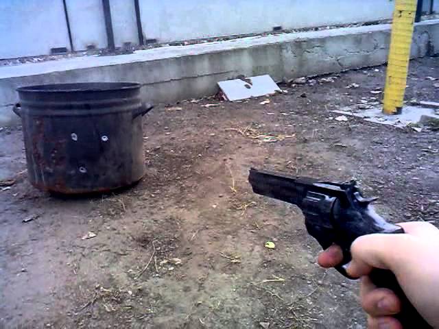 Пьяная женщина стреляла по людям и машинам в Ивано-Франковске