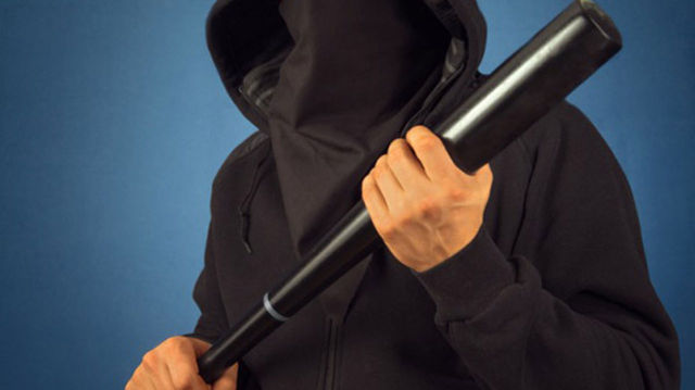 В Одесской области бандиты с битами совершили нападение на дом предпринимателя