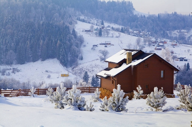 Шахраї здають туристам неіснуючі котеджі у Карпатах