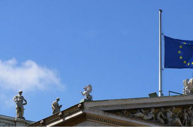 Дипломат: Евросоюз снимает все обязательства с Украины