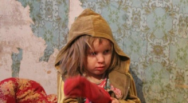 Нерадивая мать едва не заморозила своих детей. Малышей спасла соседка