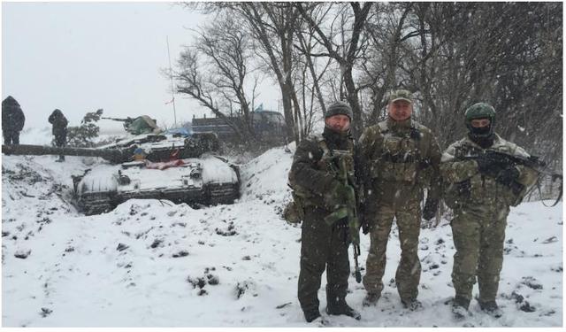 Фото воїнів, які витримують шалені обстріли на Світлодарській дузі