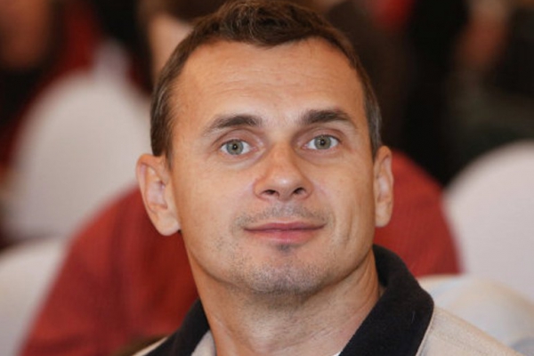 Російські письменники звернулися до Путіна з проханням помилувати Сенцова