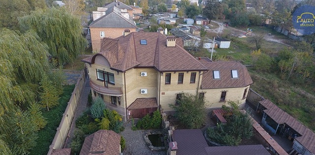 Судья из Харькова одолжил 800 тысяч гривен у пожилой мамы на достройку особняка