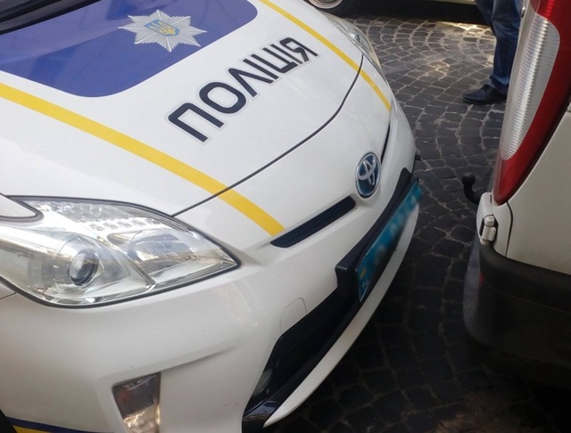 В Херсоне полицейские гнались за водителем, пока он не врезался в билборд