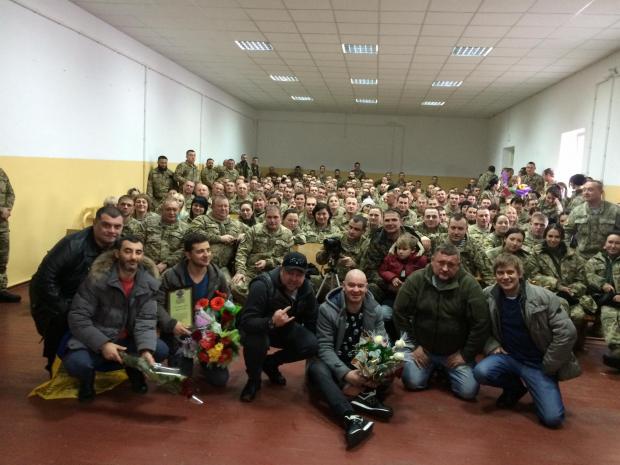 Актори "Кварталу-95" зустрілися з українськими військовими (фото)