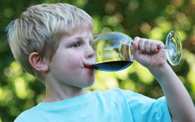 У Маріуполі 15-річна дівчина впала в алкогольну кому