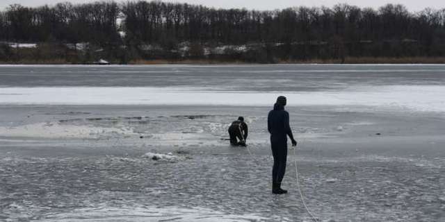 У Запоріжжі двоє підлітків провалилися під кригу на Дніпрі