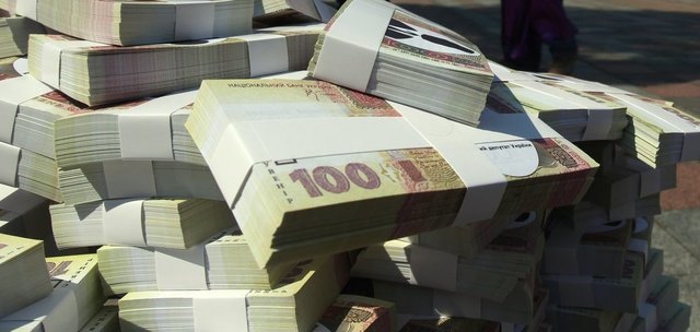 Где и как лучше хранить свои сбережения украинцам