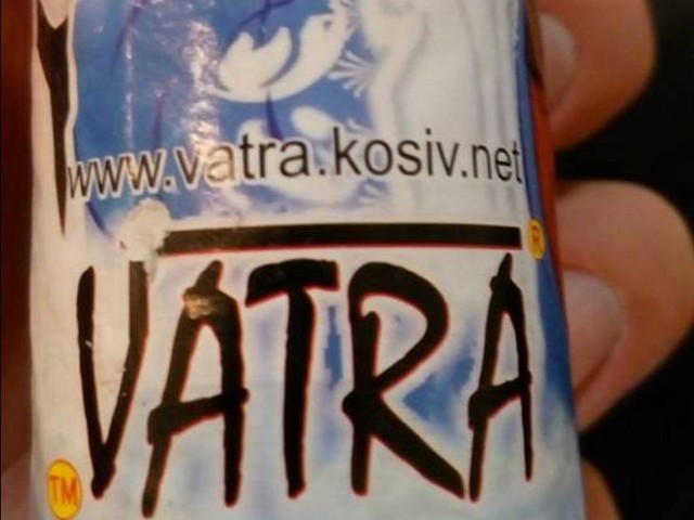 На Прикарпатті виготовляють новорічні хлопавки з російським триколором