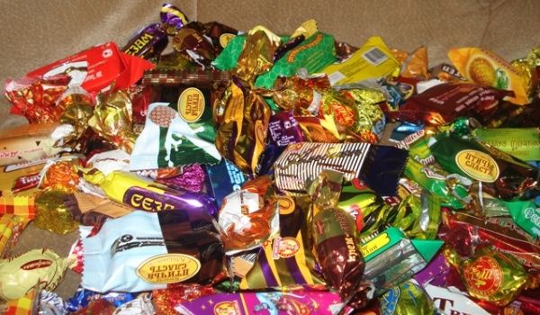 Пушилин подарил детям "ДНР" просроченные конфеты