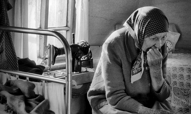 В Киеве спасают парализованного старика, брошенного врачами