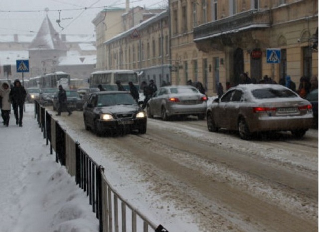 Зранку на маршрути у Львові не виїхали майже 90% автобусів