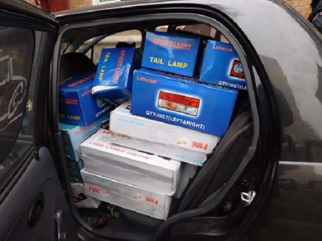 На Оболони жители поймали похитителя автомобильных фар