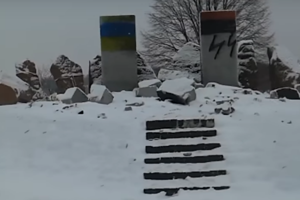 Польша предъявила Украине претензии по делу о взорванном памятнике под Львовом