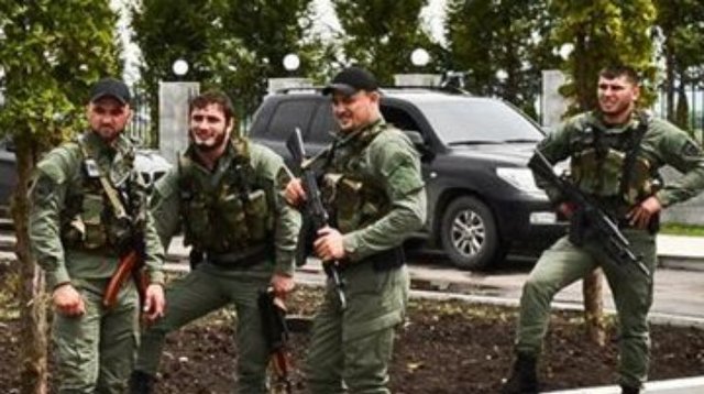 Для «профилактики» и подавления бунтов на Донбасс из РФ перебрасывают банды «кадыровцев»