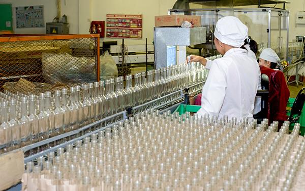 Алкогольный холдинг владельца "Форварда" заявил о банкротстве из-за проблем в Украине