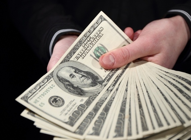 Доллар в обменниках подорожал до 28,39 UAH/USD