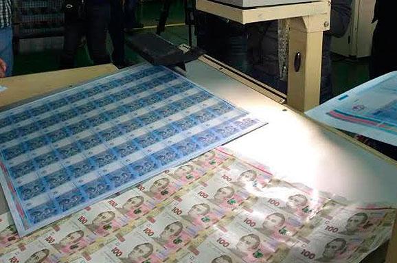 Гонтарева запустила в НБУ печатный станок — деньги печатают в 2 смены!