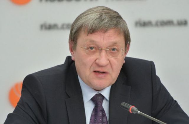 Экс-министр рассказал, до какой отметки может рухнуть гривна