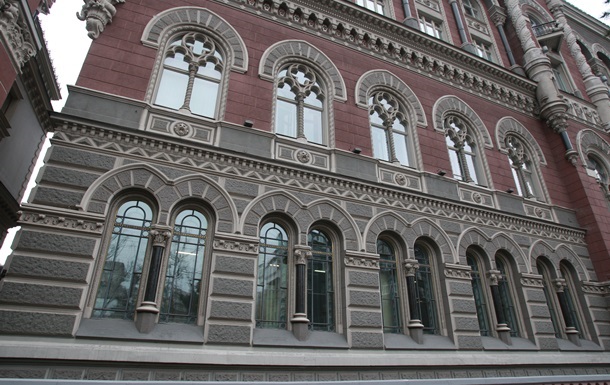 НБУ впервые поддержал гривну новой интервенцией