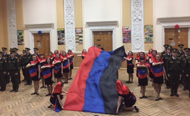 Российским оккупантам не хватает командиров, зовут воевать донецкую молодежь