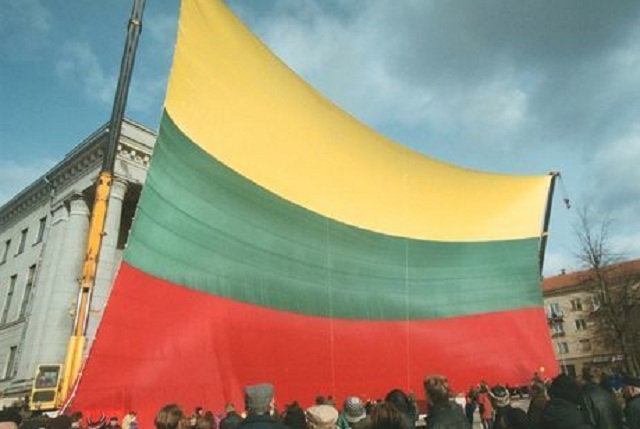 Литва к концу года построит стену на границе с Россией