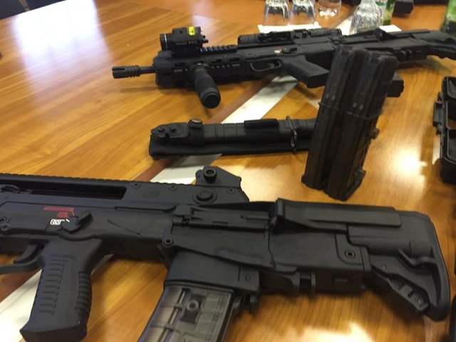 В Раде потребовали сдать наградное оружие, полученное от Авакова