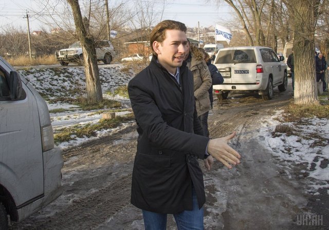 Молодежь покидает оккупированный Донбасс, беженцами стали 2,5 млн человек – Курц