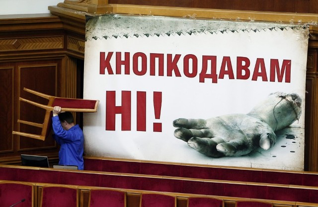 Нардеп от БПП Кит пойман на «кнопкодавстве»