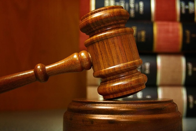 Судья Петр Борсук вернул янтарь и автомобили контрабандистам