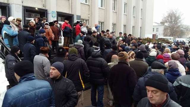 Разгневанные жители Сумщины поднялись на митинг под городским советом
