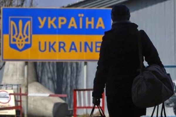 Украинцы собираются массово эмигрировать: названы причины
