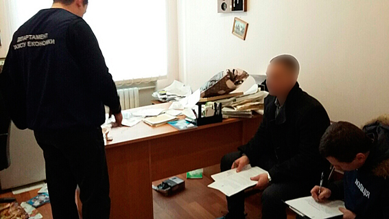 На Херсонщині завідувача відділенням лікарні затримали на хабарі