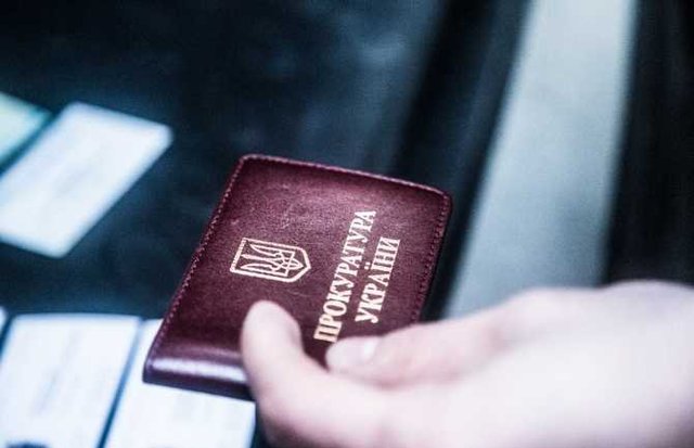 Старшего следователя ГПУ обвиняют в краже во время обыска