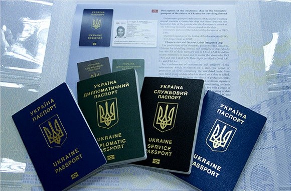 Стало известно число россиян, получивших гражданство Украины от Порошенко в 2016 году