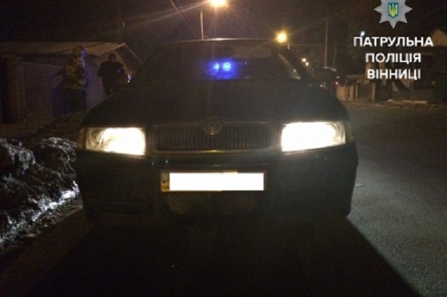 Вінницькі патрульні піймали водія, який прийняв три види наркотиків