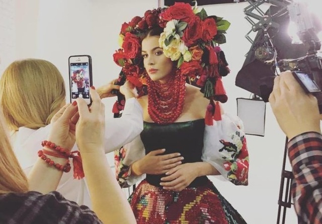 Українське національне вбрання вразило усіх на конкурсі «Міс Всесвіт»